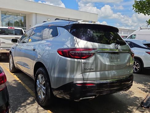 Used 2018 Buick Enclave Essence AWD/4WD image 3