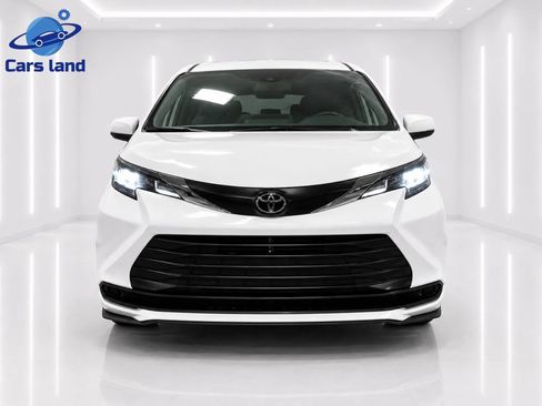 Used 2026 Toyota Sienna LE FWD image 6
