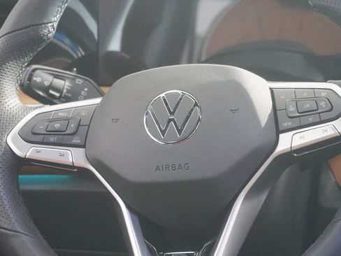New 2026 Volkswagen Tiguan SEL R-Line AWD/4WD image 16