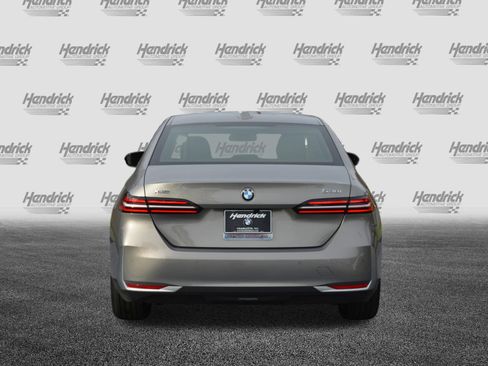 Used 2025 BMW 530i xDrive w/ Premium Package AWD/4WD image 10