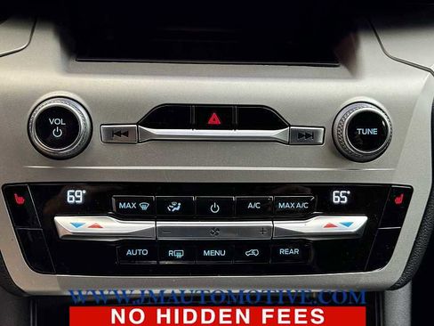 Used 2021 Ford Explorer XLT image 34