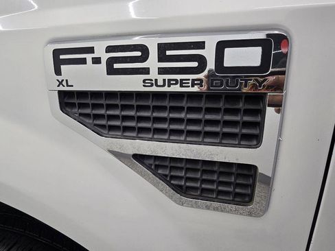 Used 2010 Ford F250 XL AWD/4WD image 8