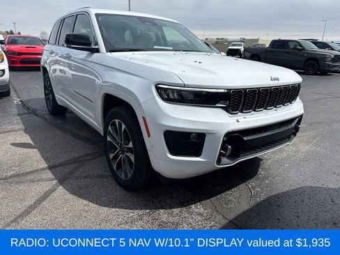 Used 2022 Jeep Grand Cherokee Overland w/ Luxury Tech Group IV AWD/4WD image 3