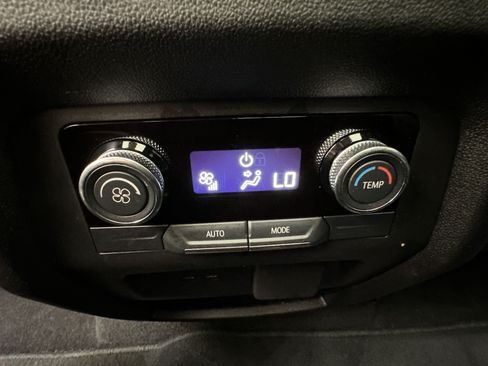 Used 2025 Buick Enclave Preferred w/ Power Package AWD/4WD image 18