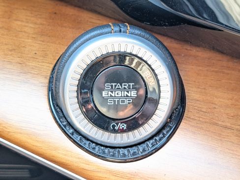 Used 2024 Jeep Grand Wagoneer L Series III AWD/4WD image 30