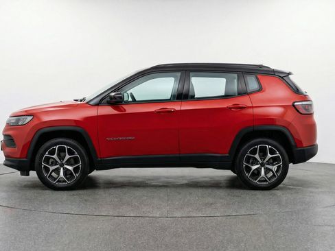 Used 2025 Jeep Compass Limited AWD/4WD image 5