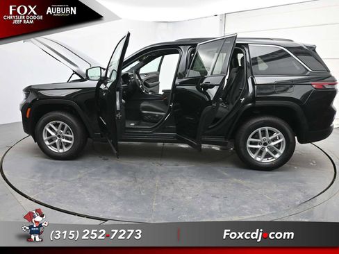 New 2025 Jeep Grand Cherokee Laredo X w/ Luxury Tech Group I image 33