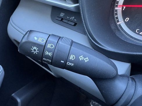 Used 2022 Toyota Highlander LE image 28