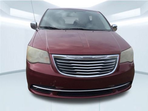 Used 2012 Chrysler Town & Country Touring-L w/ Entertainment Group #2 image 4