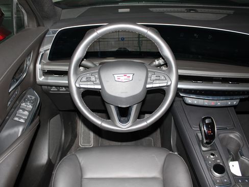 Used 2024 Cadillac XT4 Premium Luxury FWD image 18