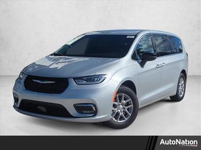 New 2026 Chrysler Pacifica Select