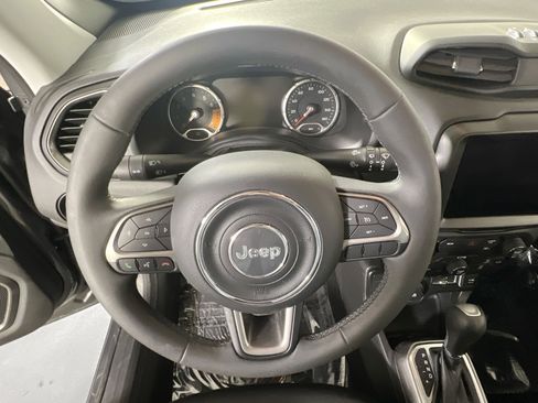 Used 2022 Jeep Renegade Latitude image 11