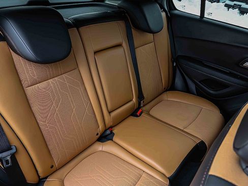 Used 2017 Chevrolet Trax LT w/ LT Convenience Package image 24