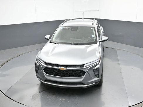 Used 2025 Chevrolet Trax LT w/ LT Convenience Package image 43