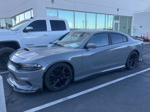 Used 2017 Dodge Charger R/T Scat Pack w/ Beats Audio Group RWD image 2