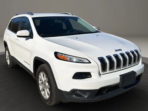 Used 2016 Jeep Cherokee Latitude w/ Cold Weather Group AWD/4WD image 18