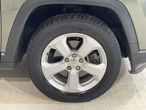 Used 2018 Jeep Compass Latitude w/ Popular Equipment Group AWD/4WD image 14