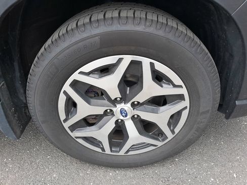 Used 2020 Subaru Forester Premium AWD/4WD image 41