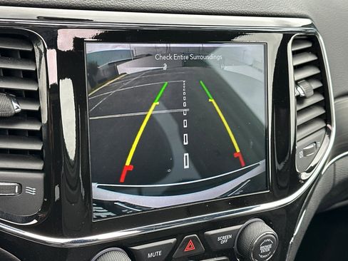 Used 2022 Jeep Grand Cherokee Limited w/ Trailer Tow Group IV image 28