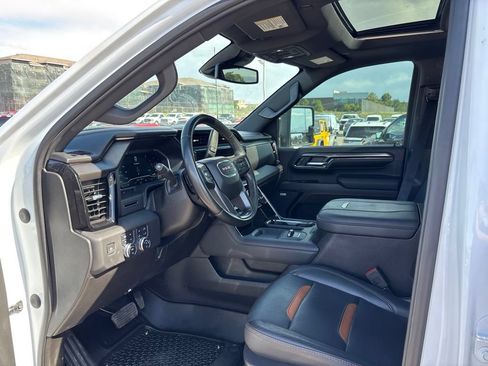 Used 2024 GMC Sierra 2500 AT4 w/ AT4 Preferred Package AWD/4WD image 9
