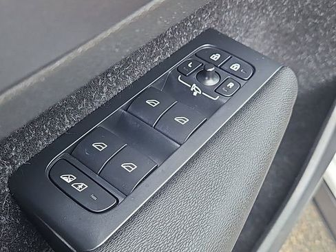 Used 2020 Volvo XC40 T5 Momentum w/ Protection Package Premier image 28