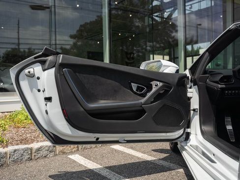 Used 2020 Lamborghini Huracan EVO image 37
