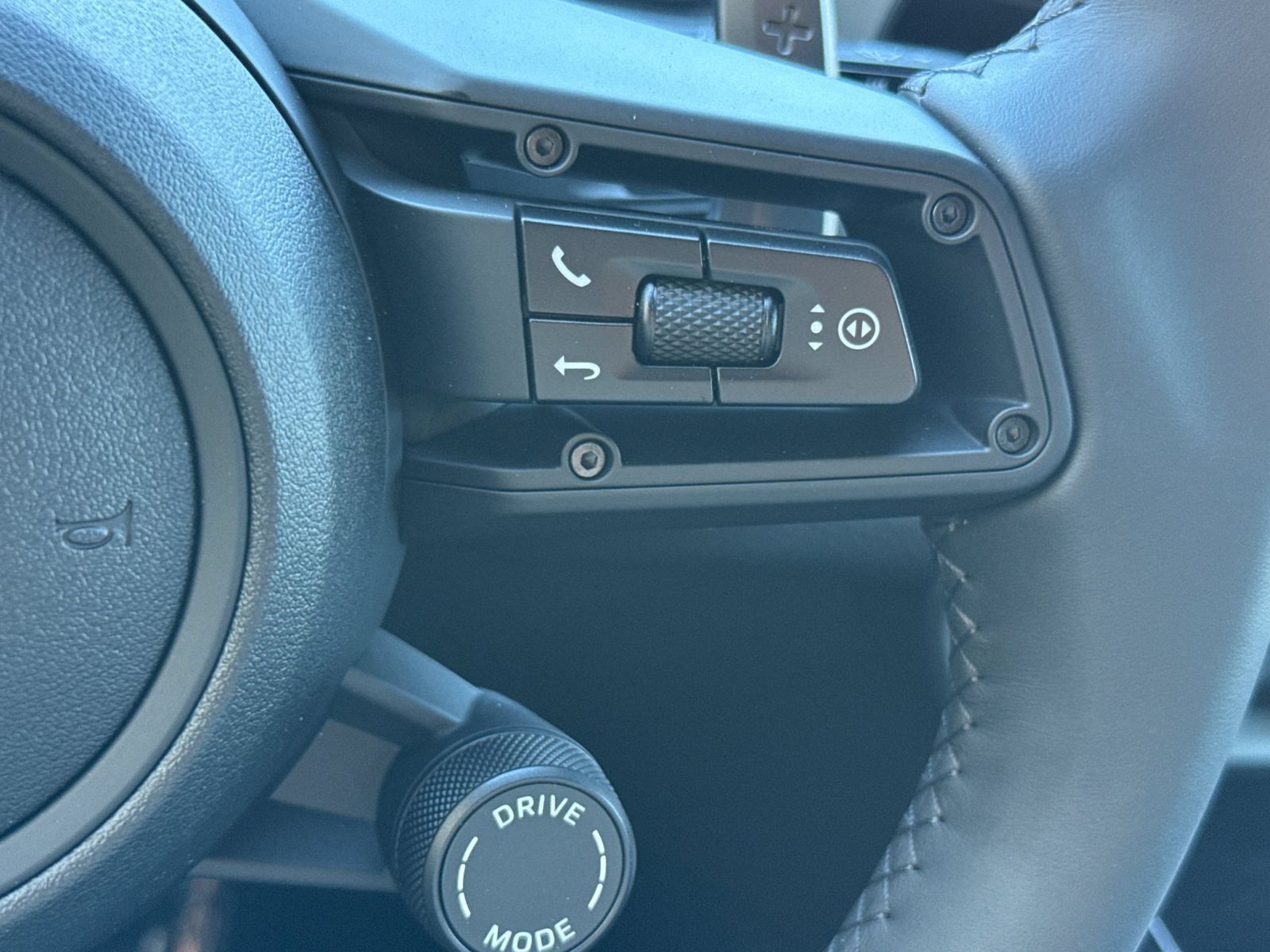 Certified 2026 Porsche Cayenne AWD/4WD image 30