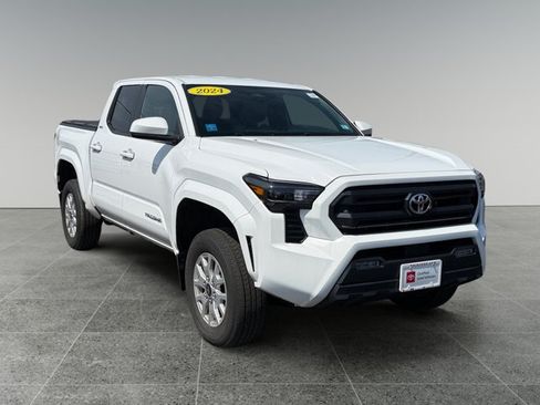 Certified 2024 Toyota Tacoma SR5 AWD/4WD image 8