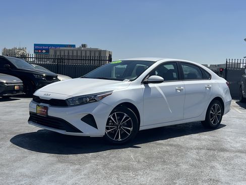 Certified 2024 Kia Forte LXS FWD image 2
