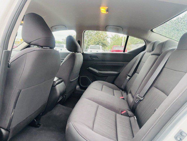 Used 2025 Nissan Altima 2.5 SV FWD image 8