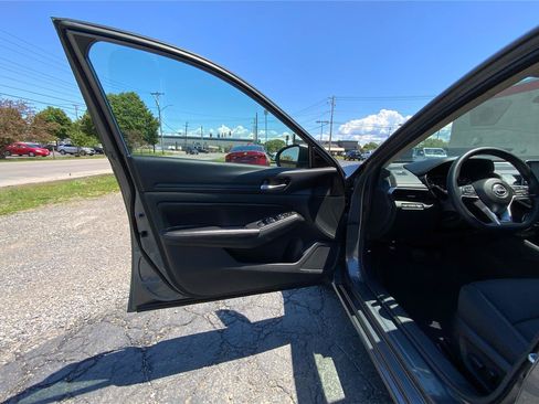 Used 2024 Nissan Altima 2.5 SV FWD image 19