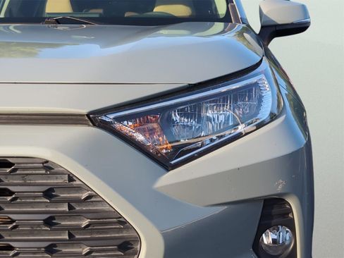 Used 2020 Toyota RAV4 XLE w/ Convenience Package image 11