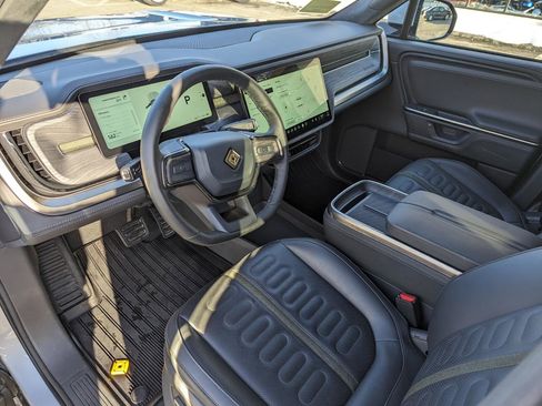 Used 2025 Rivian R1S Adventure image 12