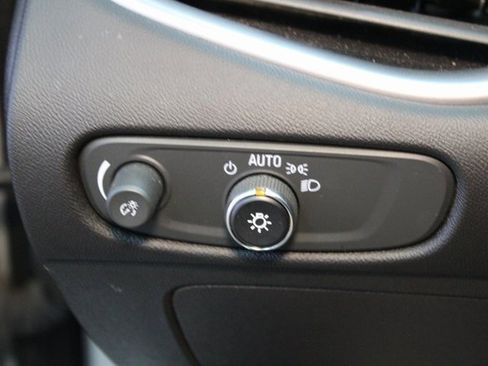 Used 2022 Chevrolet Malibu LT image 17