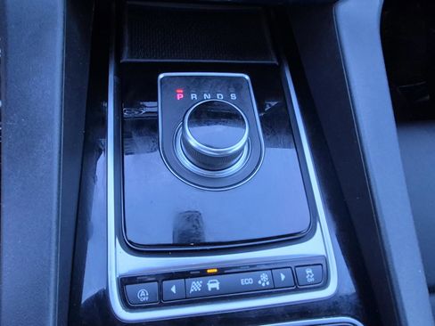 Used 2018 Jaguar F-PACE Premium image 26