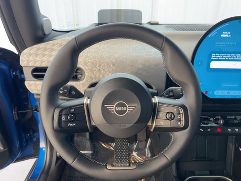 Certified 2025 MINI Cooper S image 17