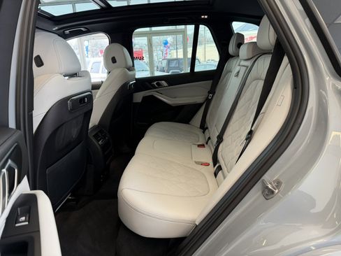 Used 2024 BMW X5 xDrive40i w/ M Sport Package image 38