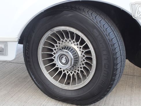 Used 1989 Lincoln Town Car image 26