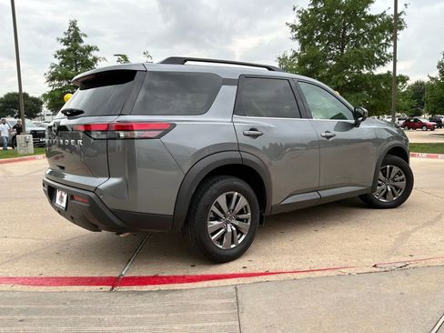 Used 2025 Nissan Pathfinder SV FWD image 6