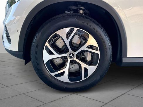 Used 2025 Mercedes-Benz GLC 350e 4MATIC image 11