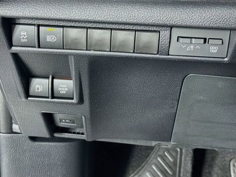 New 2026 Toyota Sienna XLE FWD image 14