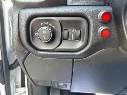 Used 2025 RAM 2500 Laramie AWD/4WD image 23