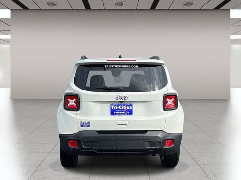 Used 2023 Jeep Renegade Latitude w/ Sun/Sound Group AWD/4WD image 4