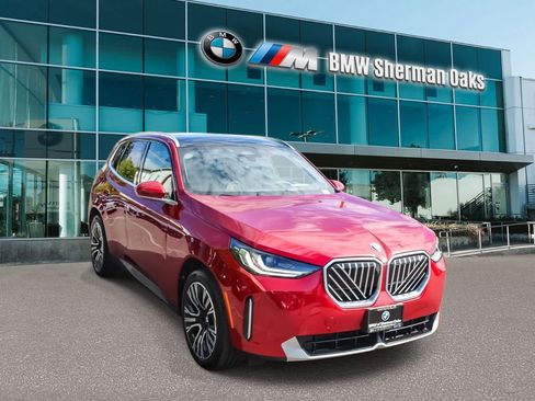 Used 2025 BMW X3 xDrive30i AWD/4WD image 3