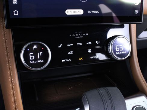 Used 2023 Jaguar F-PACE R-Dynamic S image 31