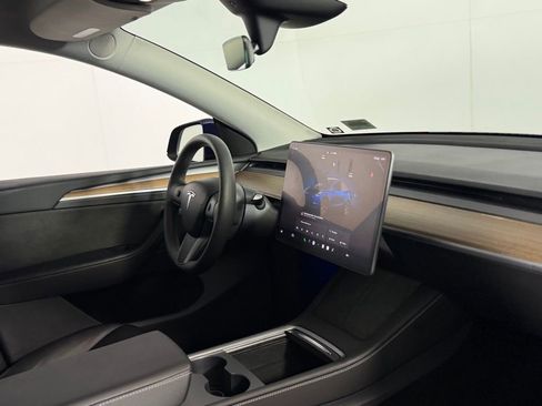 Used 2024 Tesla Model Y Long Range image 29