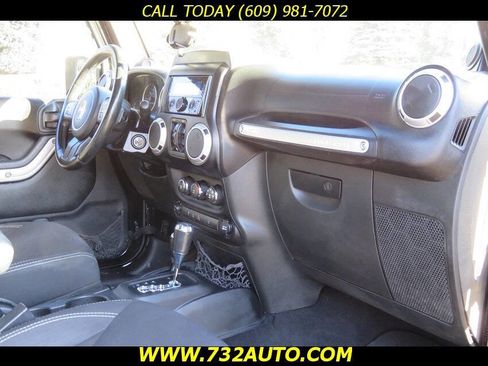 Used 2014 Jeep Wrangler Unlimited Sahara image 6