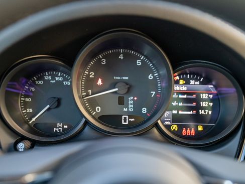 Certified 2026 Porsche Macan AWD/4WD image 15
