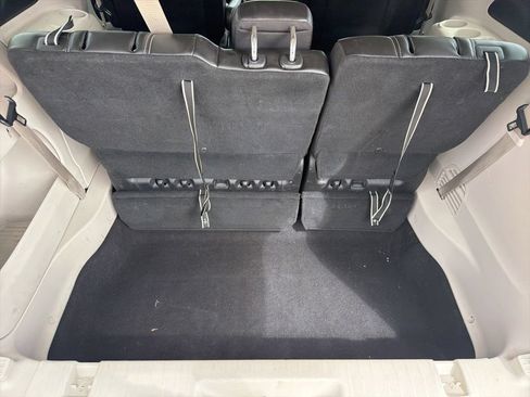 Used 2023 Chrysler Pacifica Touring-L FWD image 24