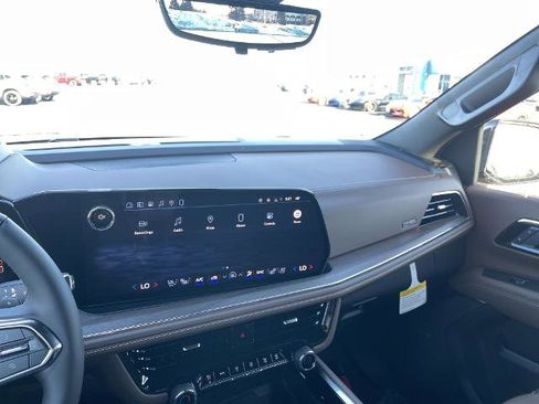 New 2026 Chevrolet Suburban High Country AWD/4WD image 15